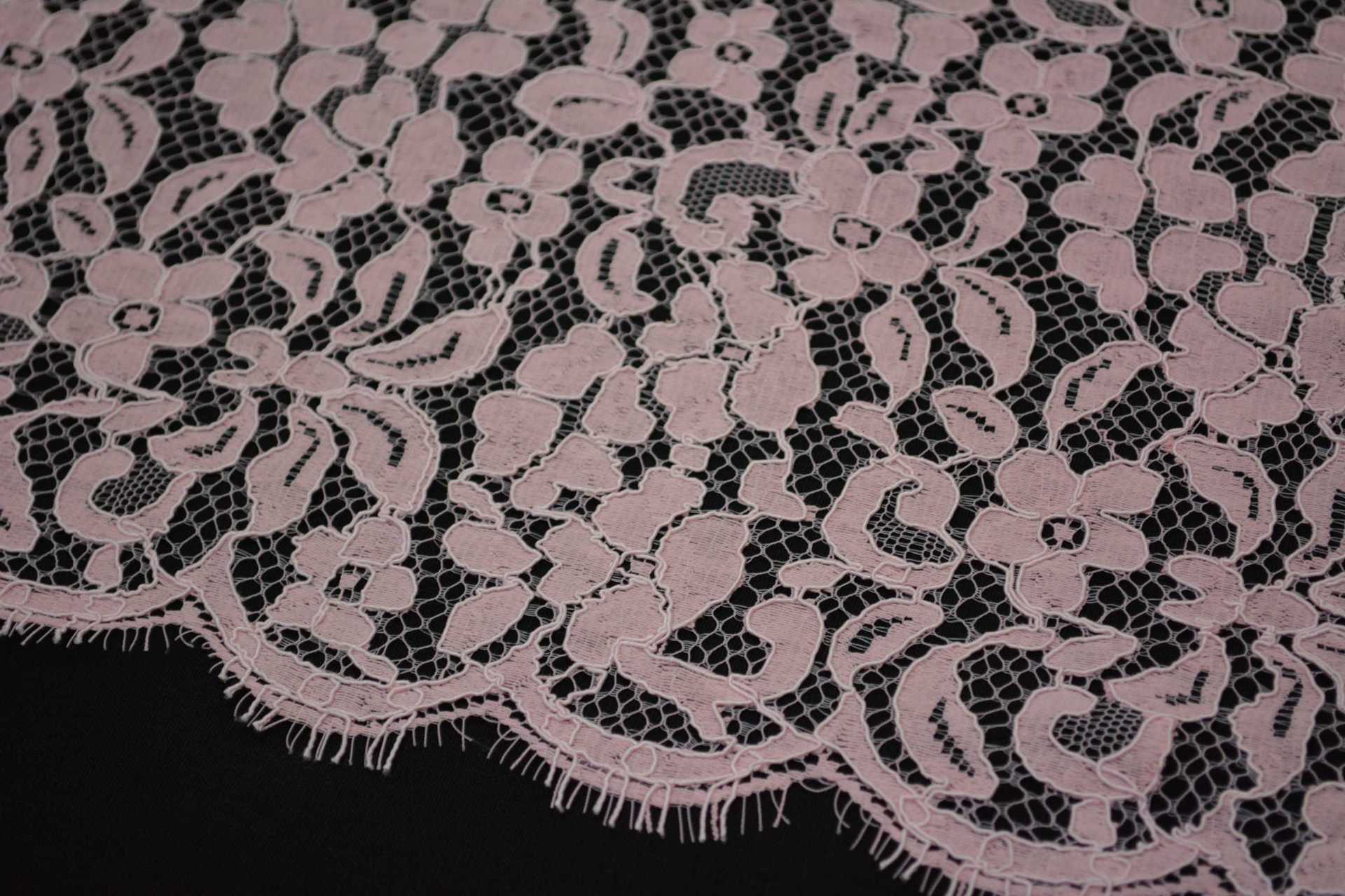 新款股线蕾丝面料 睫毛蕾丝面料 蕾丝花边面料 定位花蕾丝现货