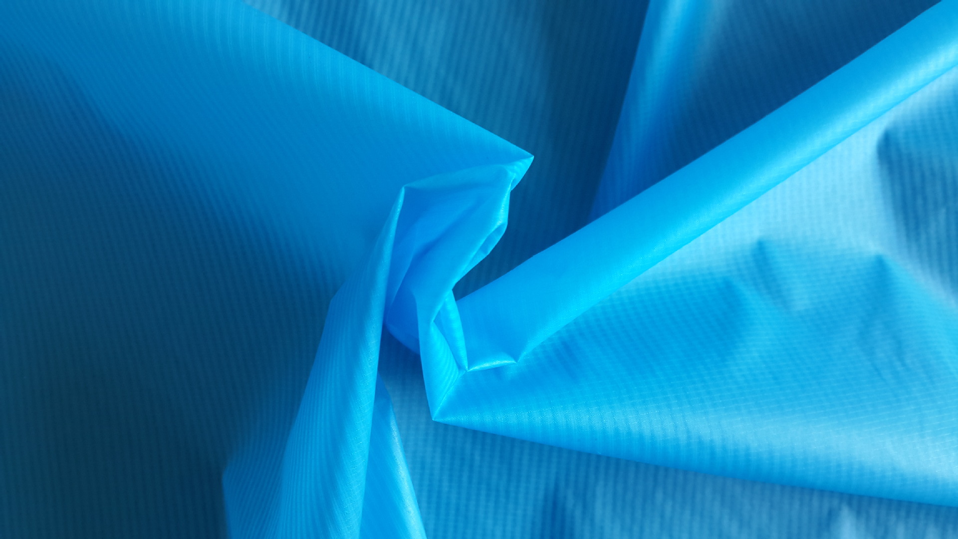 聚酯纤维是涤纶面料吗 “黑科技”加持价格越来越高 怎样才能买到好防晒服