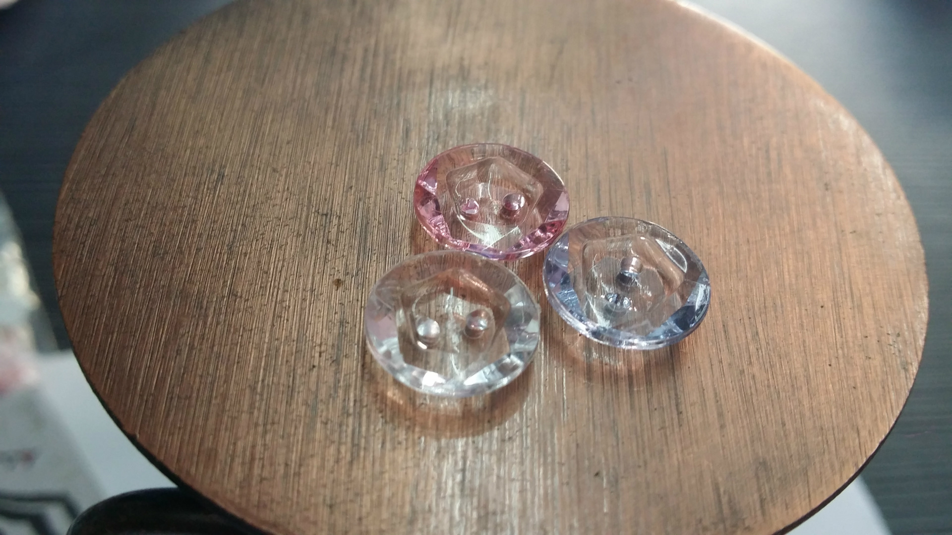 玻璃纽扣衬衣吧