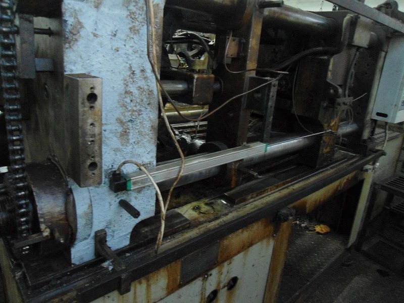 拉杆电子尺在注塑机中的应用原理