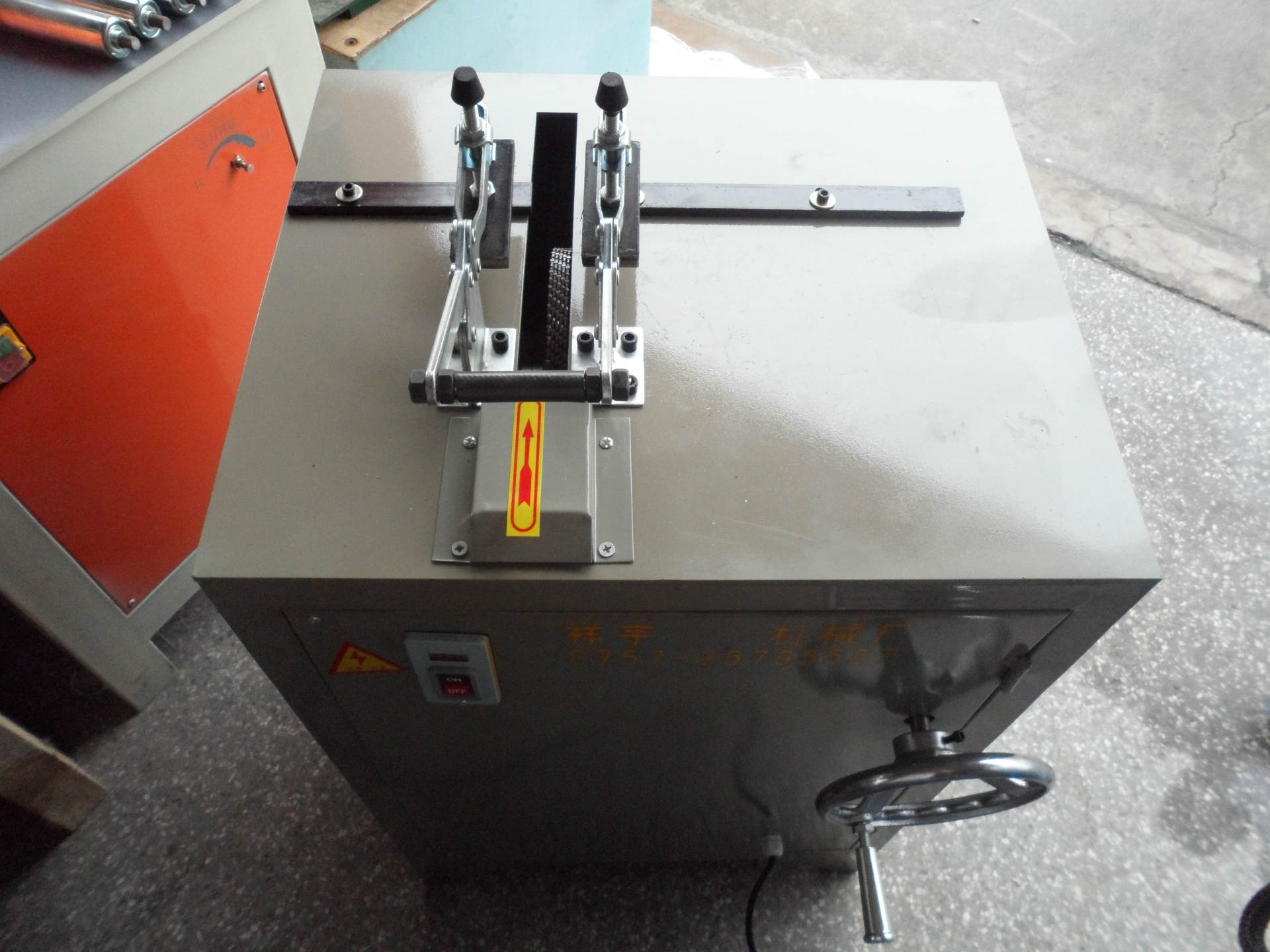 祥宇门窗设备手摇方格条切割机;幕墙装饰开槽机,铝型材手摇台锯