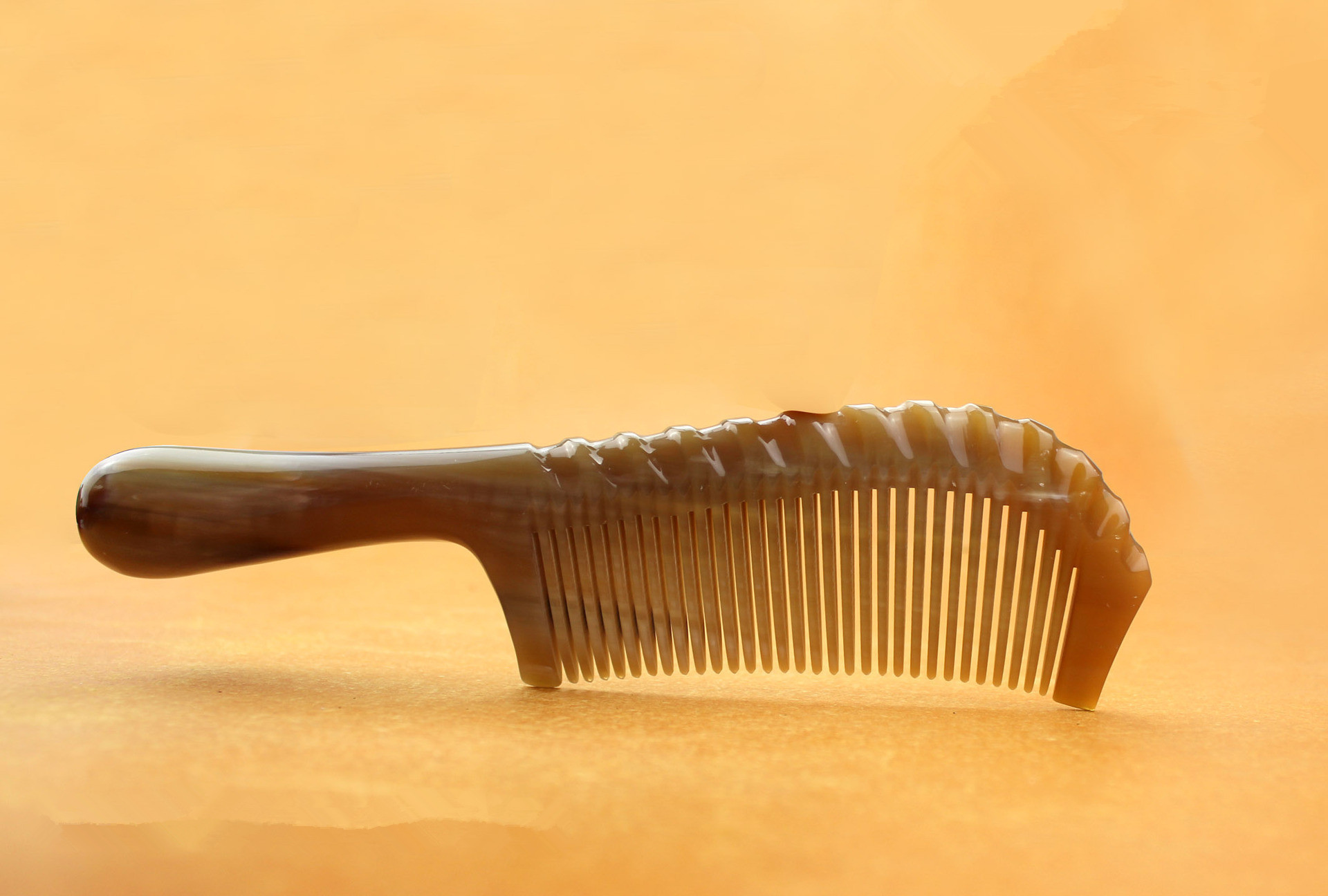 牛角梳批发精品黄牛角梳子细齿中号厂家批发 保健梳子热销牦牛角