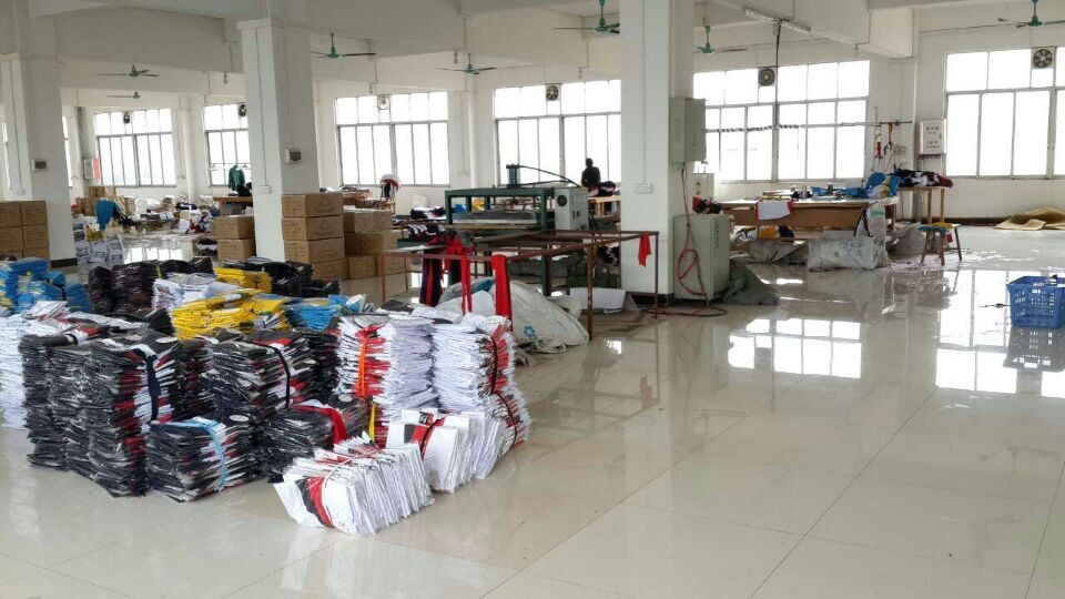 广西桂平健儿制衣厂是一家集设计,生产,加工为一体的工厂
