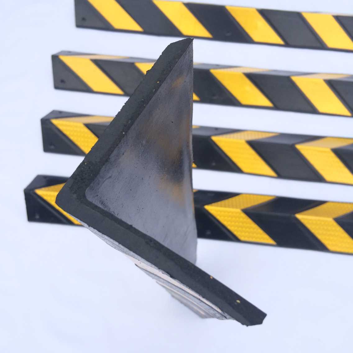 车库护角 反光护角 橡胶护墙角 橡胶防撞条 交通设施厂家直销