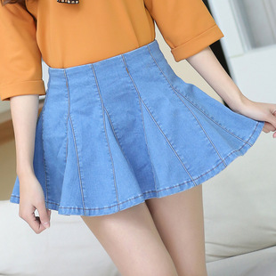 浅蓝色超短裙