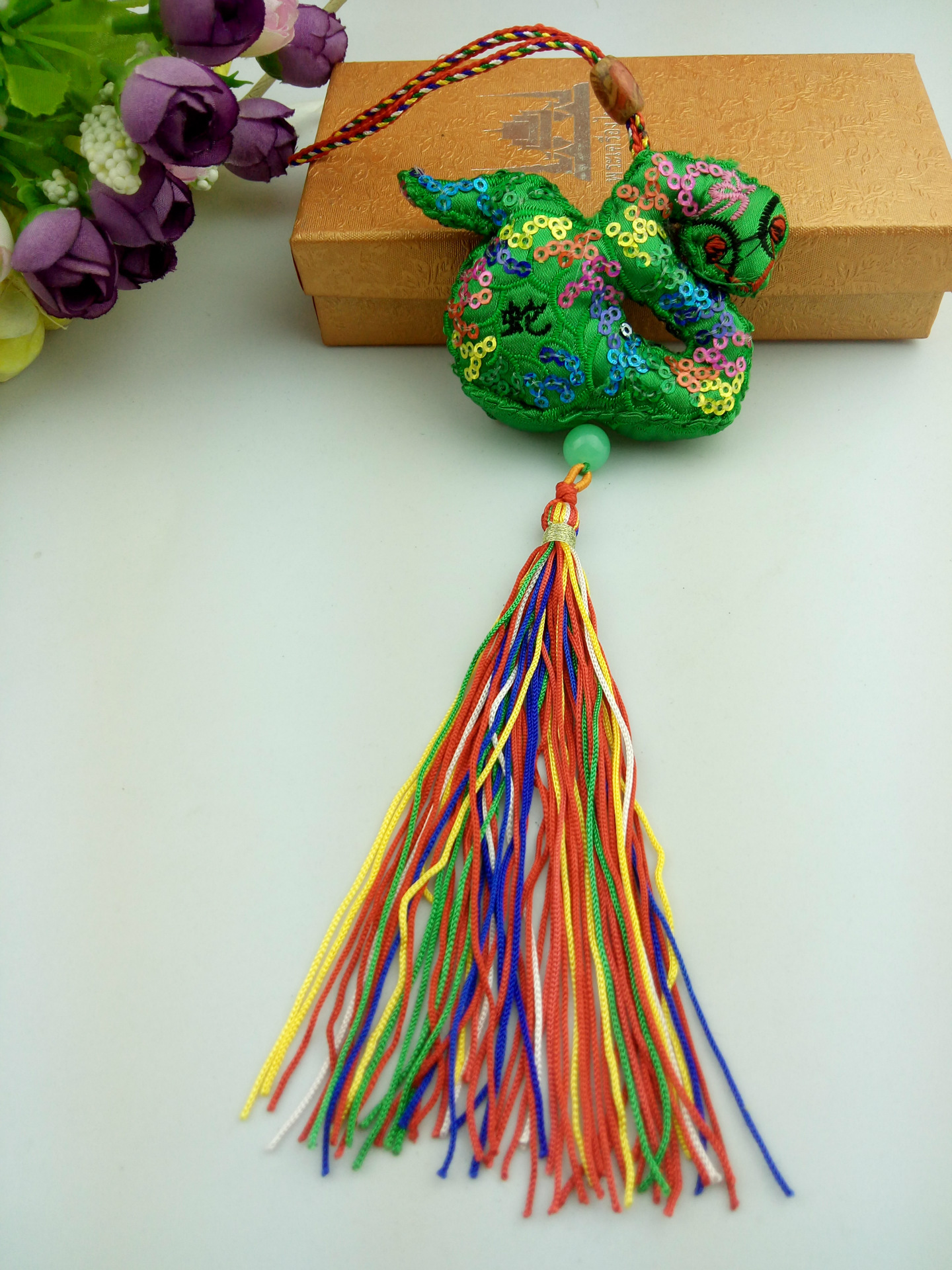 十二生肖亮片刺绣香包 汽车香囊挂件 布艺工艺品香袋 地摊批发