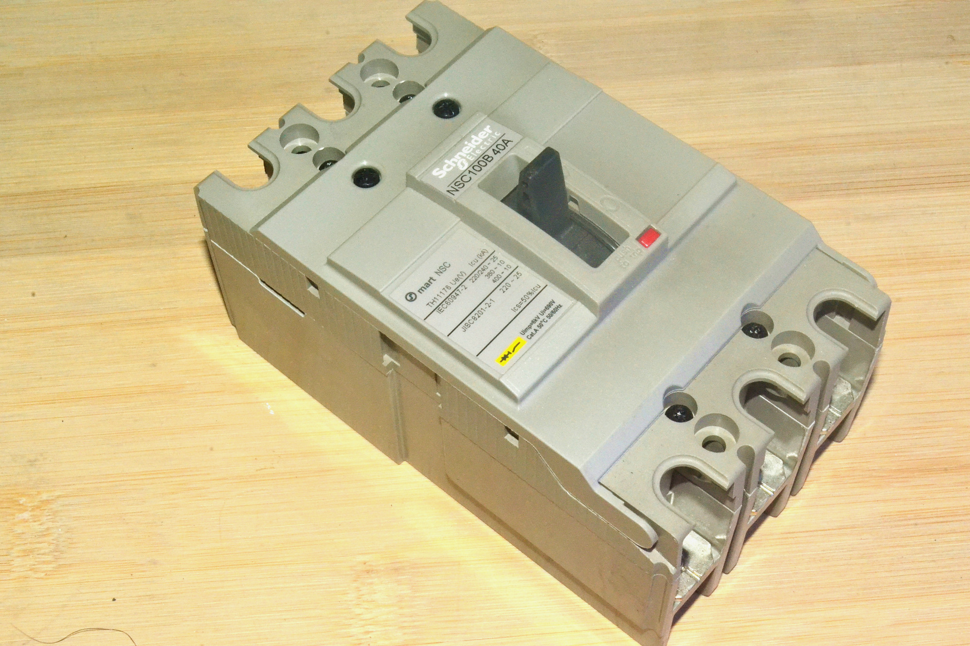 施耐德 塑壳断路器 空气开关 nsc 100b3100 3p 80a 100a全新进口