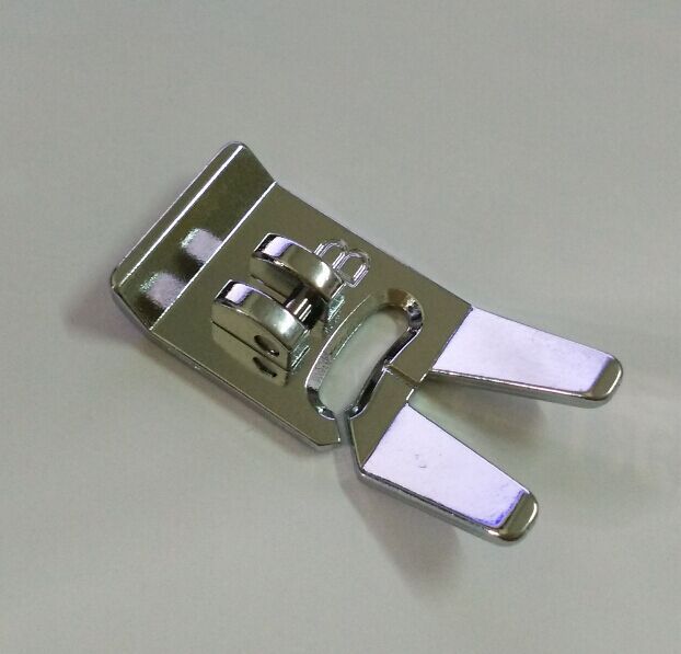 胜家缝纫机压脚配件 人字缝/曲折缝压脚 6mm宽 2mm销钉446371