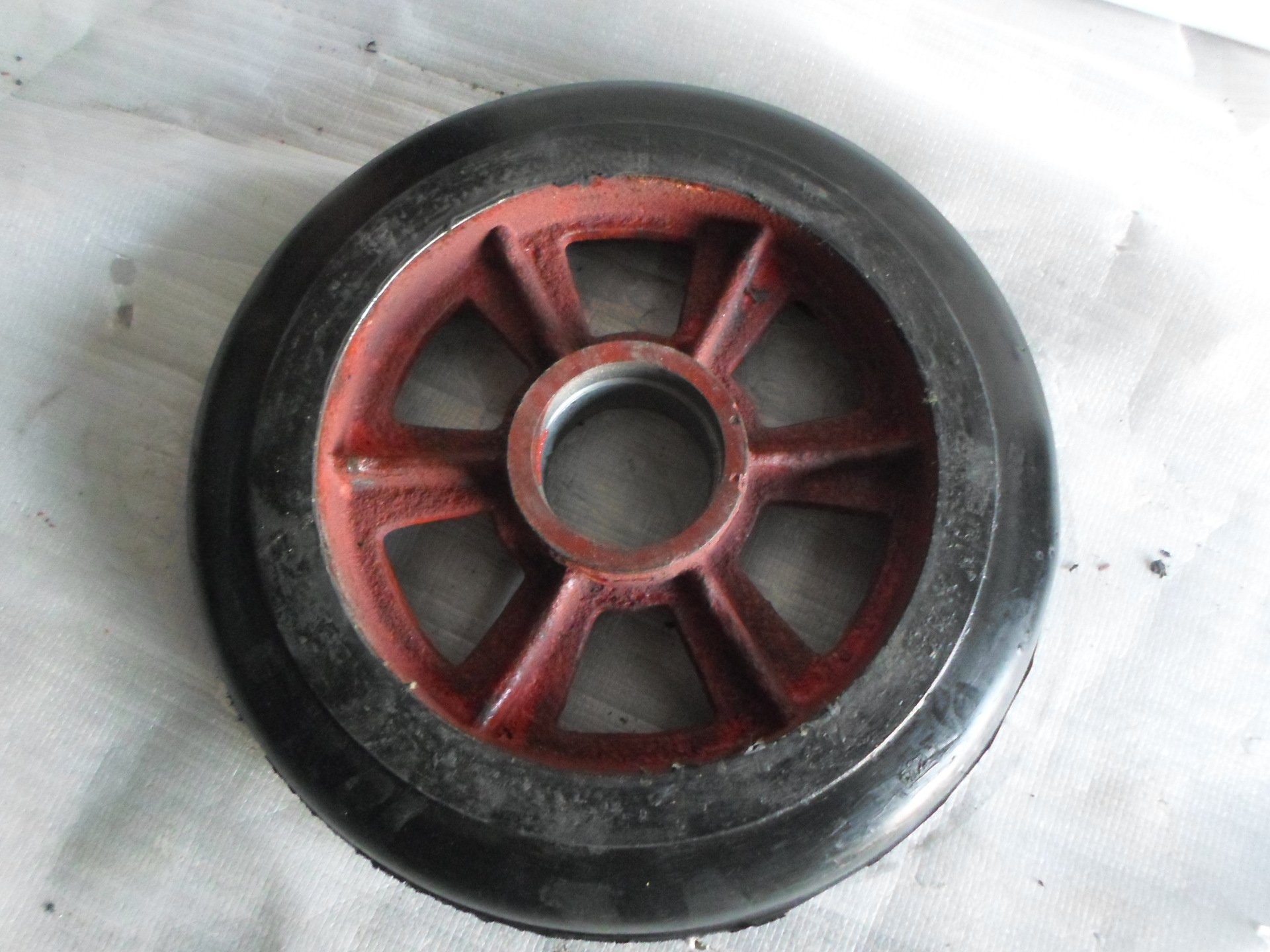 衡水兴达脚轮厂家供应12寸圆顶铁芯橡胶单轮 300*45 承重300公斤