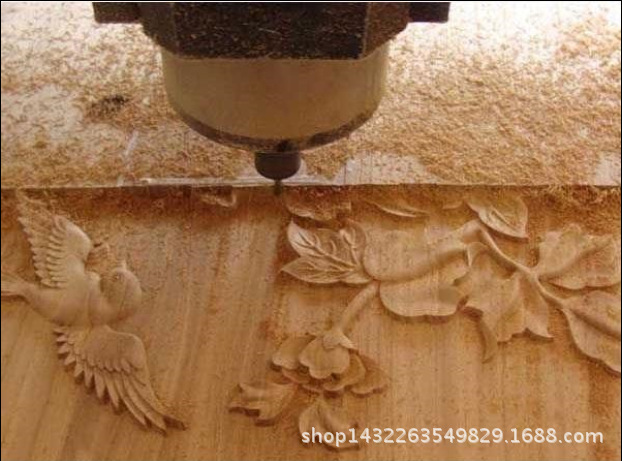 木门浮雕雕刻机 多头雕刻机数控 镂空家具雕刻机 1325/1