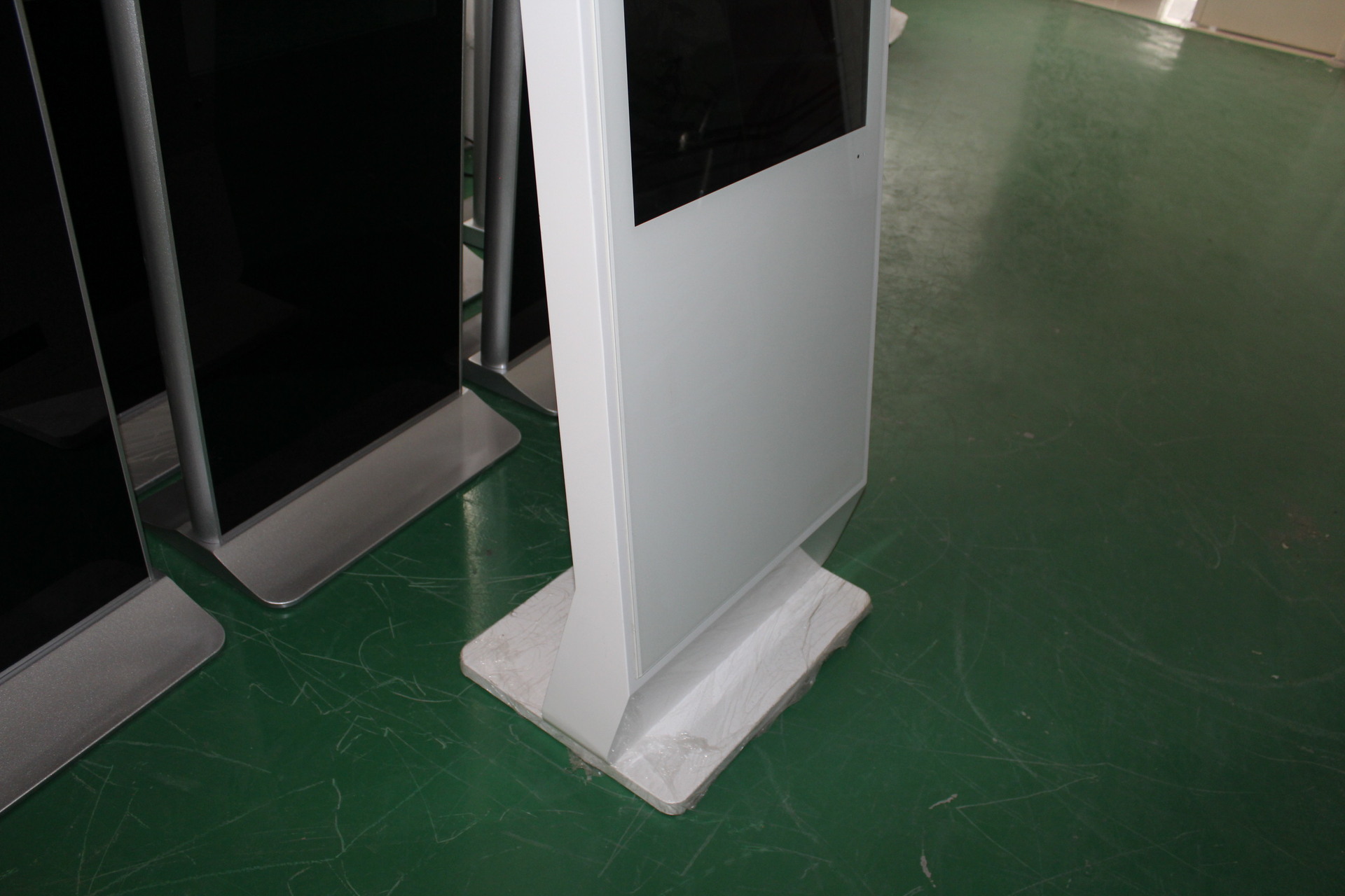 新款落地42寸白色圆角高清1080p进口lg显示屏led液晶立式广告机