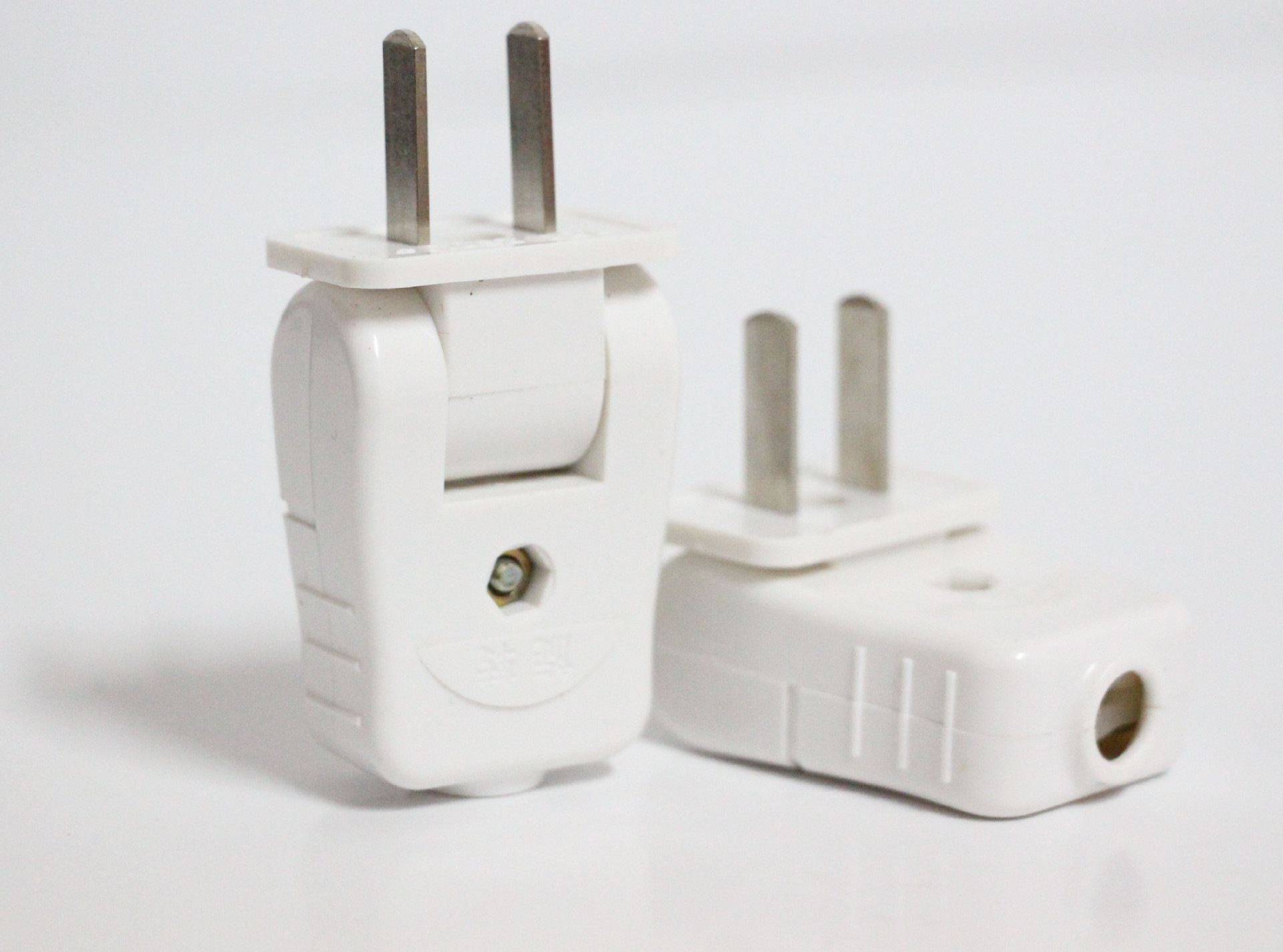 180度旋转两极 抗摔防暴可转动电源插头 批发