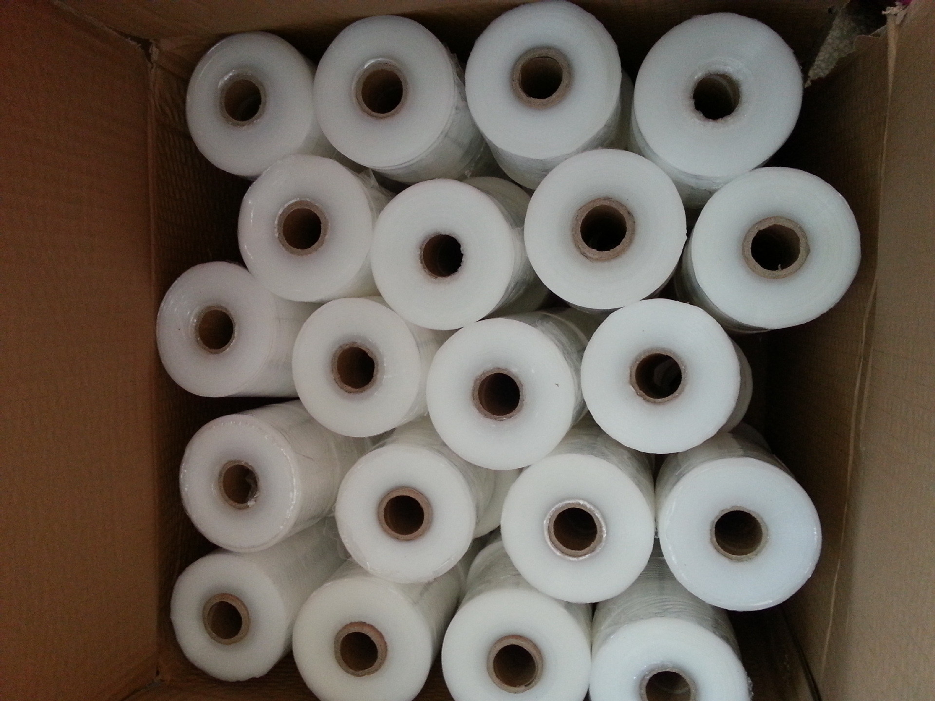 无锡厂家供应现货10厘米宽pe小缠绕膜