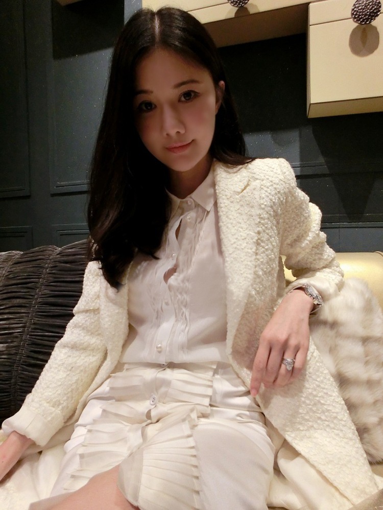 刘钰懿 2015春装新款气质白色真丝珍珠纽扣衬衣翻领长袖衬衫