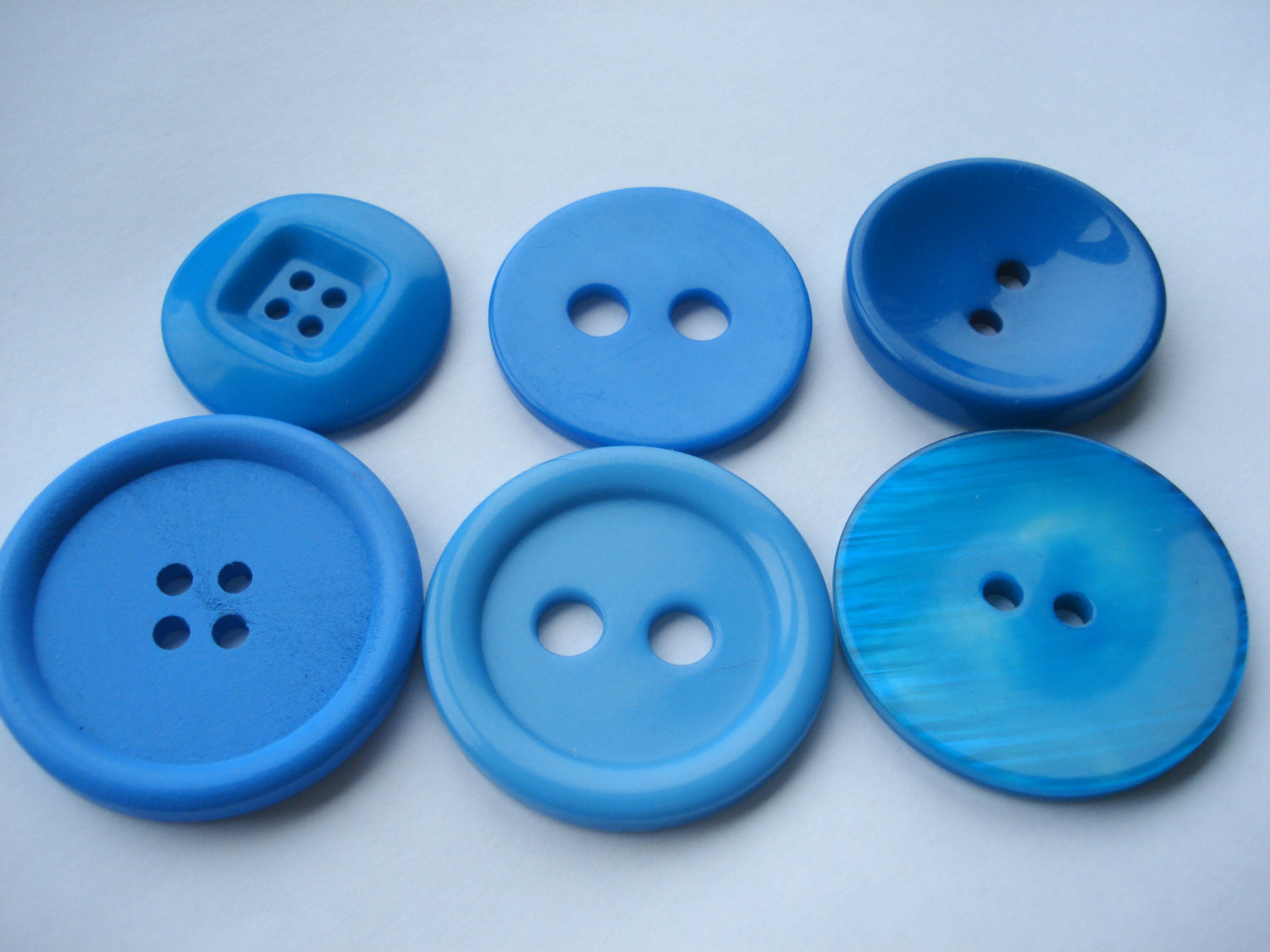 2015工厂厂家供应塑料树脂纽扣面包椰子扣本色蓝色可喷漆款式多样
