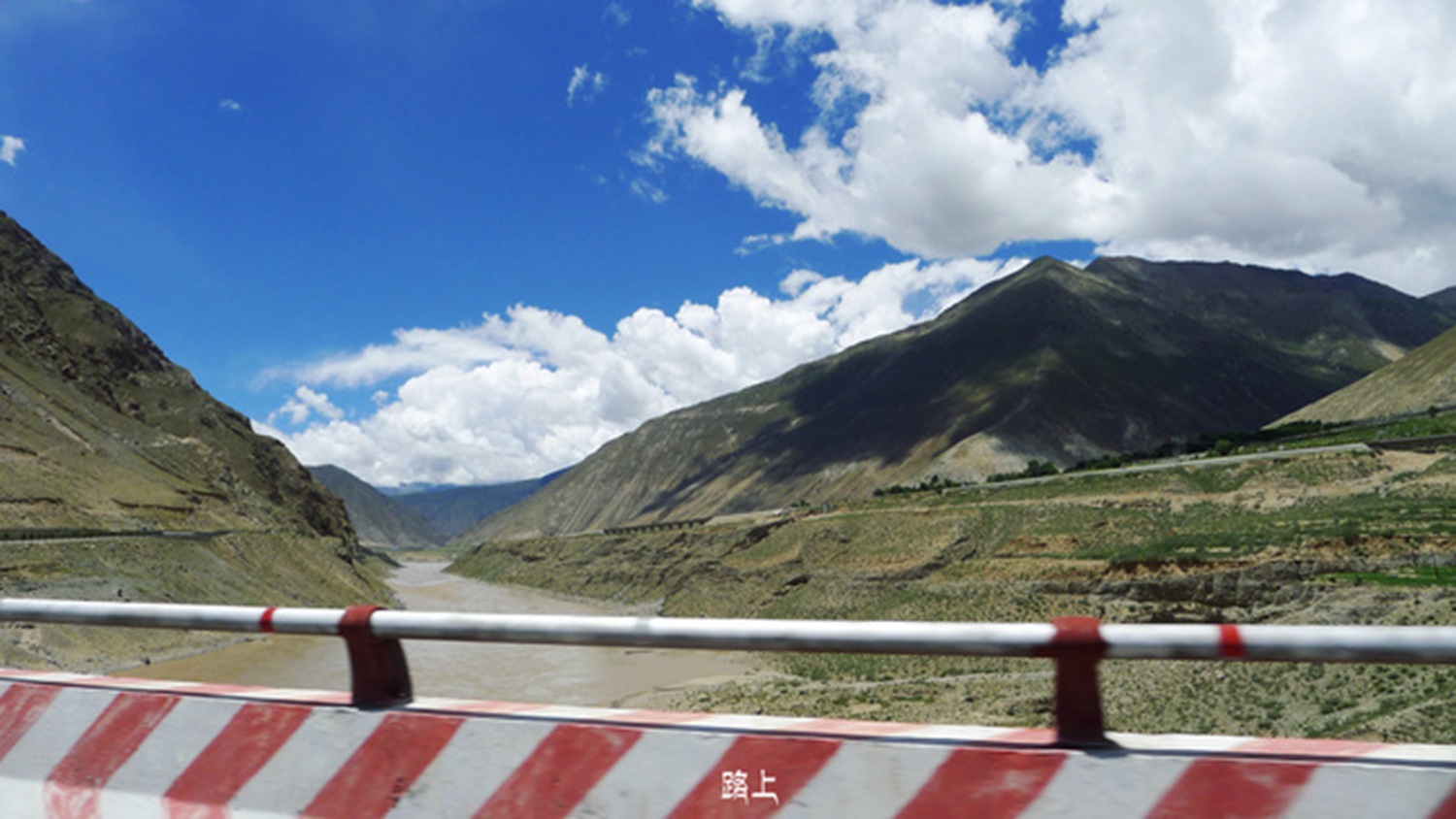 买车实现自驾梦,只想一直在"路上"