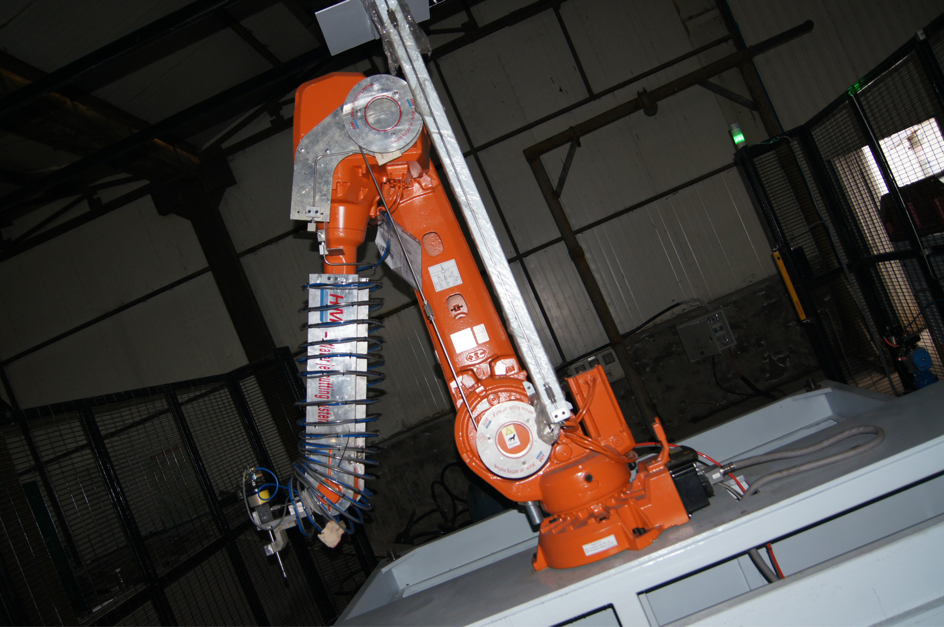 hm-abb机器人纯水超高压三维汽车内饰水刀切割设备整套单个机器人