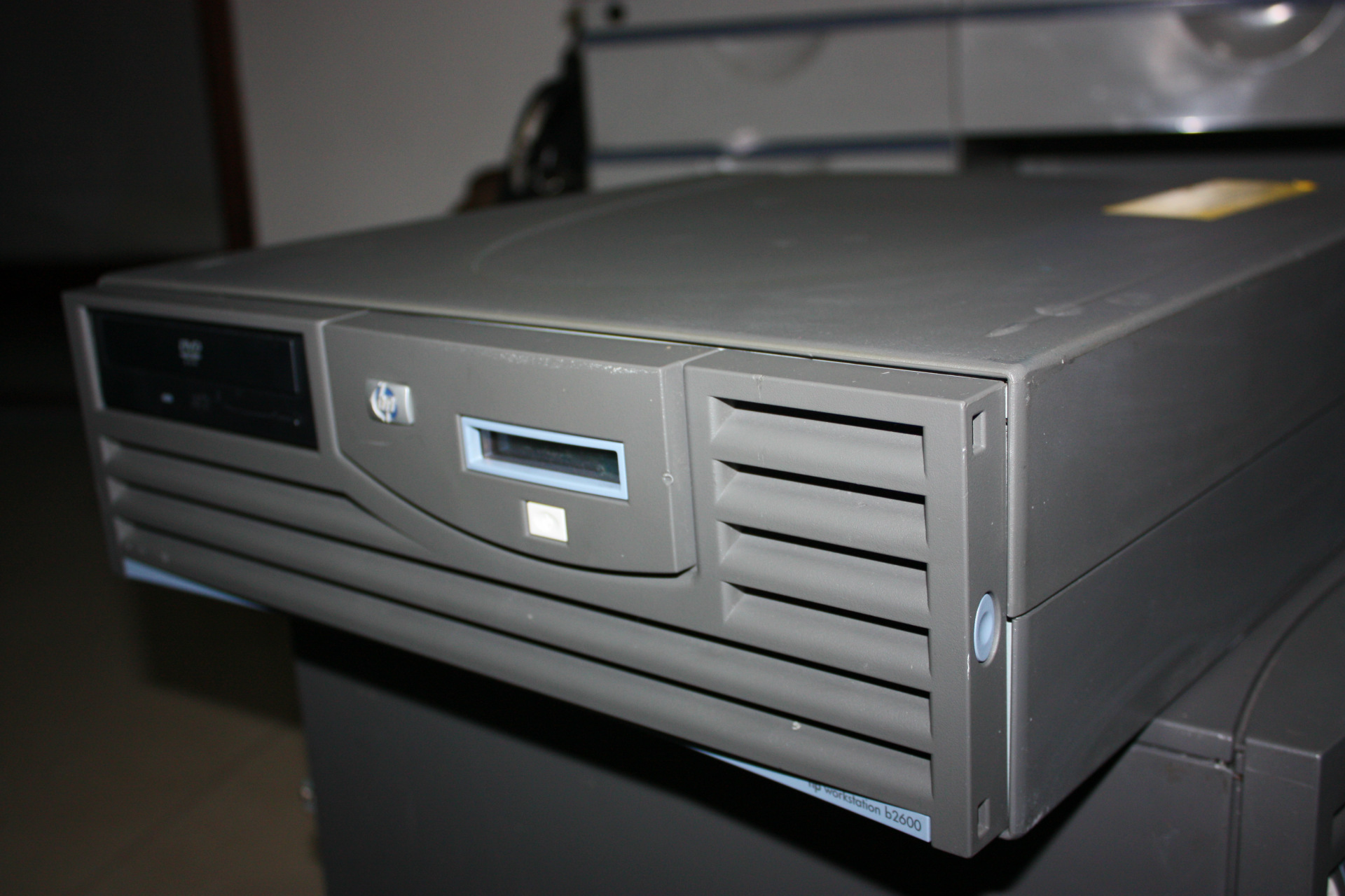 hprx2600 itanium2 1.4ghz*2/2g/73g*2小型机,工作站包邮