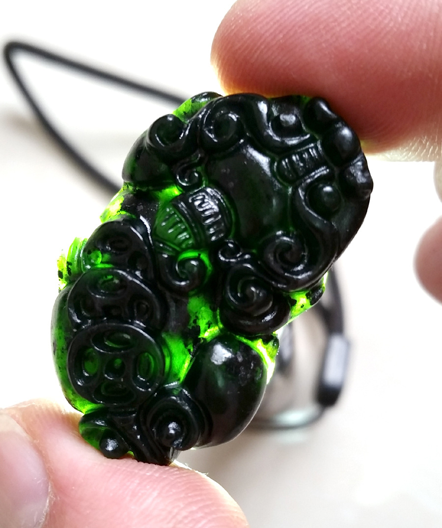 正品蓝田玉貔貅吊坠挂件墨玉叼钱貔貅保健玉石玉器男女款项链挂件