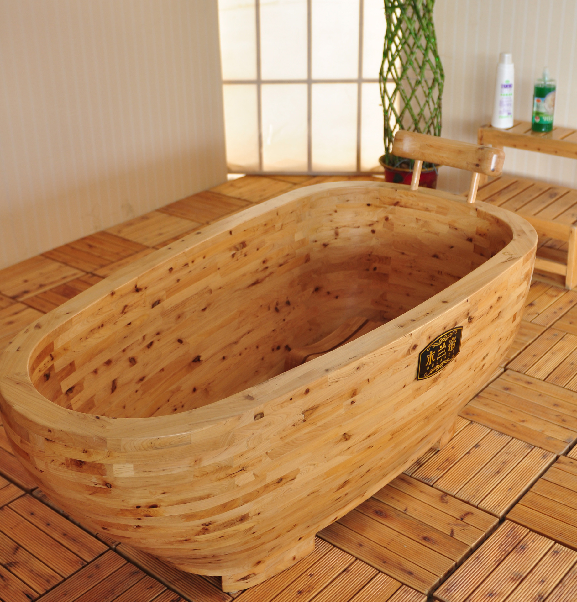 专供老人洗澡的木浴盆图片