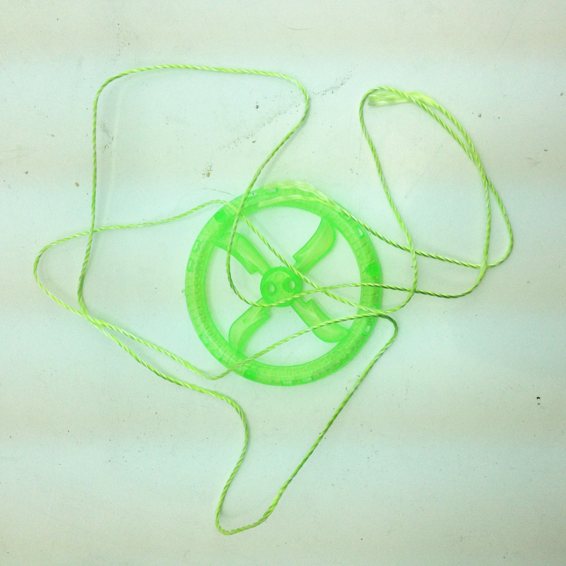 浙江金华拉线飞轮 创意儿童益智塑料玩具 校园小店地摊热卖商品 厂家