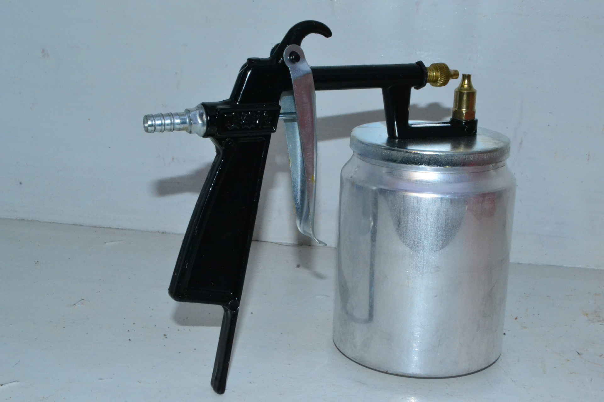 pq-1型喷漆枪适用于各种车辆,飞机,船舶家具,仪表,机械设备等喷漆工具