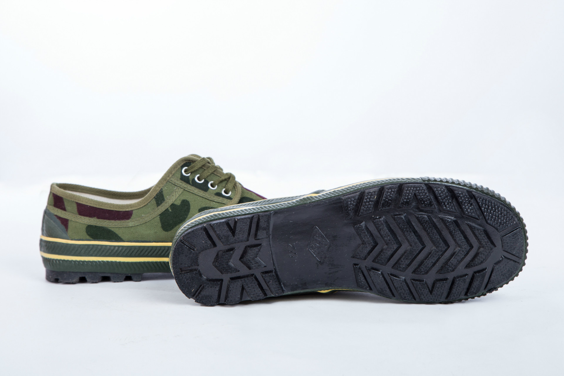 军训用解放军绿球鞋 农民工人军训用民用胶鞋